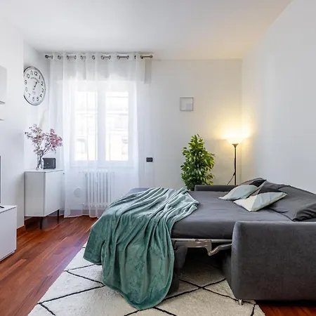 Niguarda Stylish Flat Near M5 Mediolan